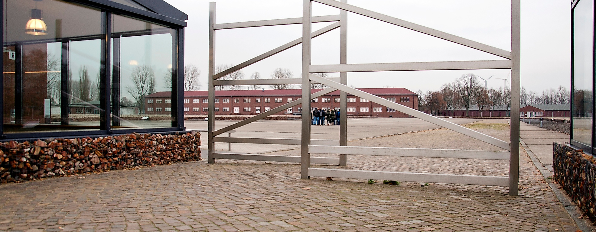 kz-gedenkstaette-neuengamme_haupteingang-c-emily-mohney_01