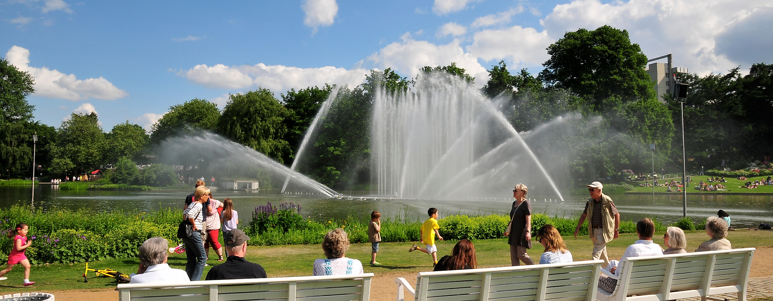 planten-un-blomen_parksee-mit-wasserspielen_c-berndt-andresen