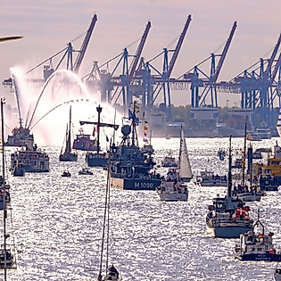 Port anniversary culmination parade