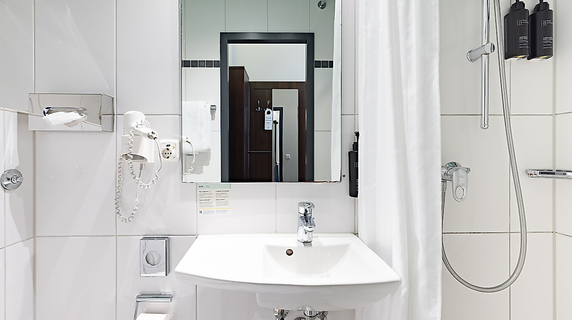 Garner Hotel Hamburg - Graf Moltke: bathroom