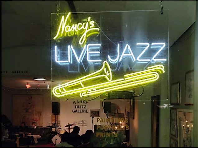 good-neon-sign-in-galerie
