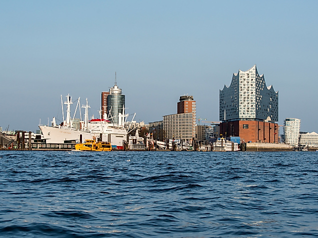 Package: Buzzing City by the Water