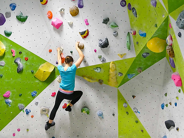 bouldern-boulderhalle-c-Corri-Seizinger-AdobeStock-255818890