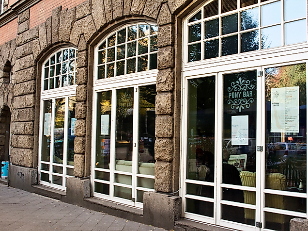 pony-bar_front_c-2018_tschreiber