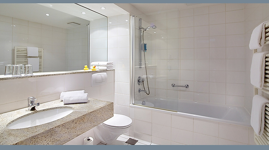Hotel Hafen Hamburg: Example bathroom