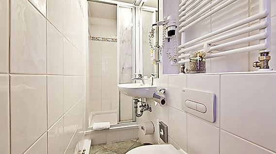 Novum Hotel Hagemann Hamburg Hafen: bathroom2