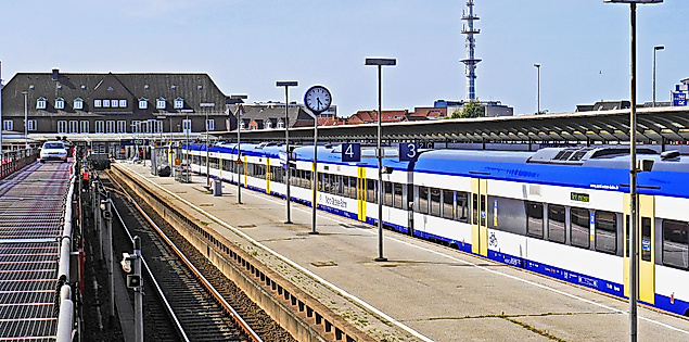 Regionalzüge im Bahnhof Sylt Westerland 