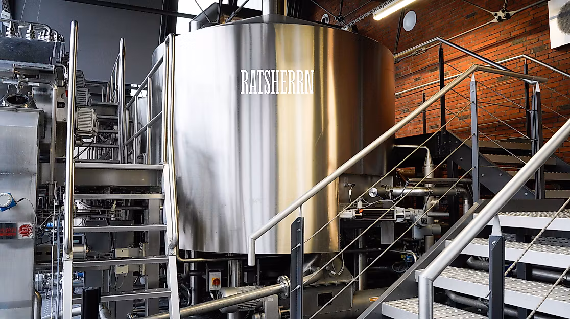 Ratsherrn Brauerei_Sudhaus_Kessel_neues_Logo_weiss-1