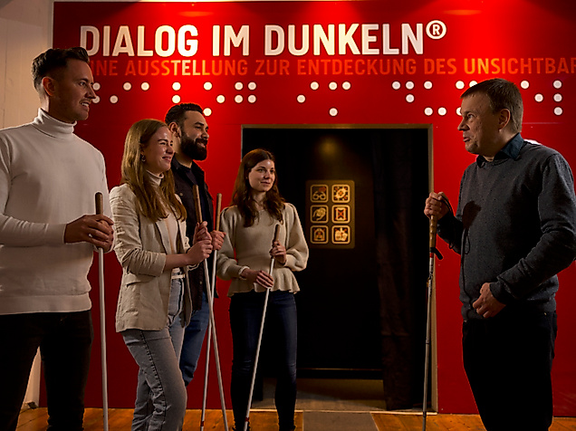 Dialog im Dunkeln Bild 4