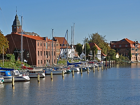 Glückstadt inland port