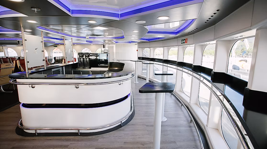 innenaufnahme_halunder-jet_oberdeck-panorama-bar_austal-cam1-357_copyright-frs-helgoline