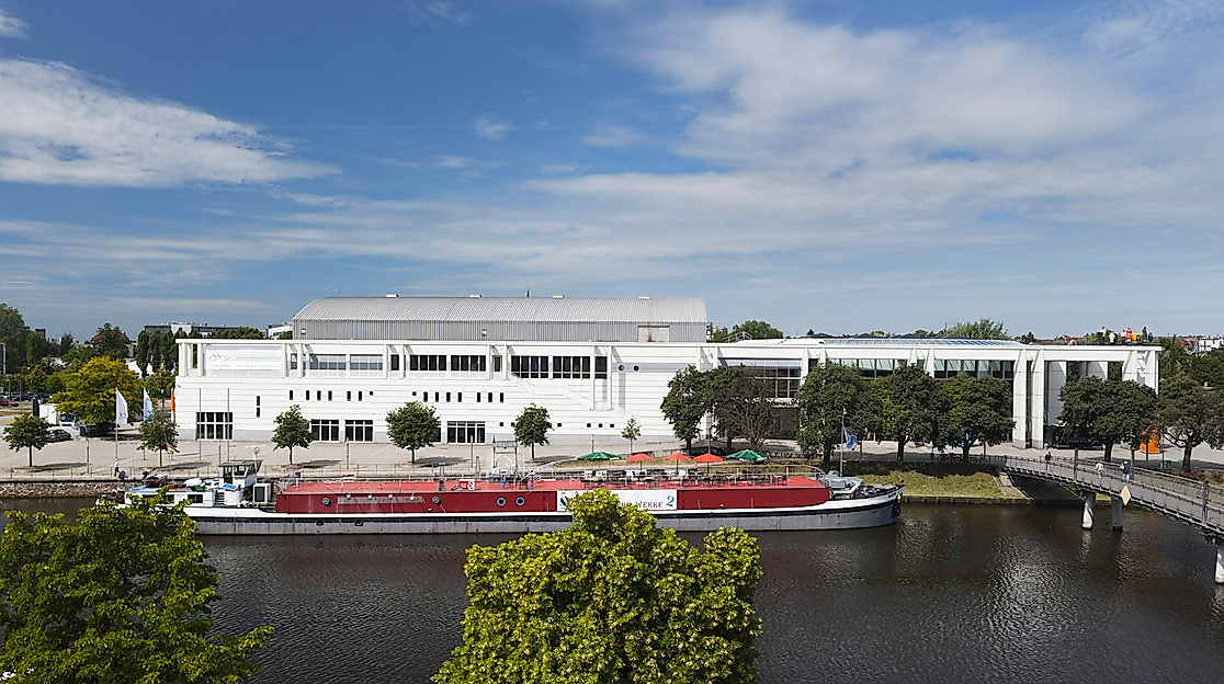 Musik- und Kongreßhalle Lübeck von außen