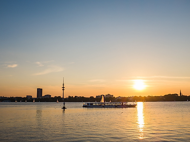 Teaser_Stadt&Alster_Doppeldecker_HamburgTourismus.jpg