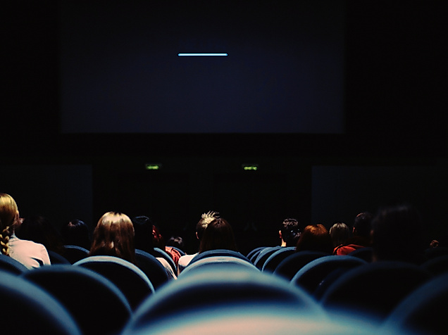 kinobesuch_c-unsplash-erik-witsoe