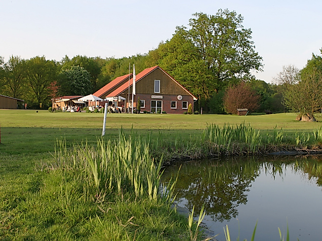 golfclub-sittensen_clubhaus-teich-bahn-18_c-golfclub-sittensen